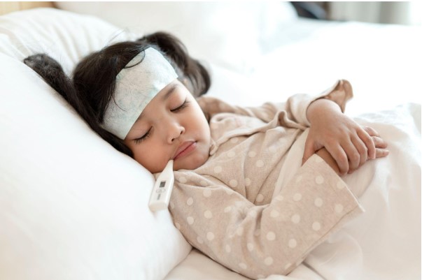 NHẬN BIẾT SỐT XUẤT HUYẾT VÀ SỐT THÔNG THƯỜNG: ĐỪNG ĐỂ SỰ NHẦM LẪN DẪN ĐẾN BIẾN CHỨNG NGUY HIỂM